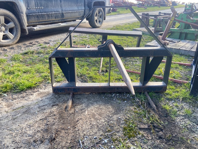 Attachments  Euro Bale Spear - 3 Prong Photo